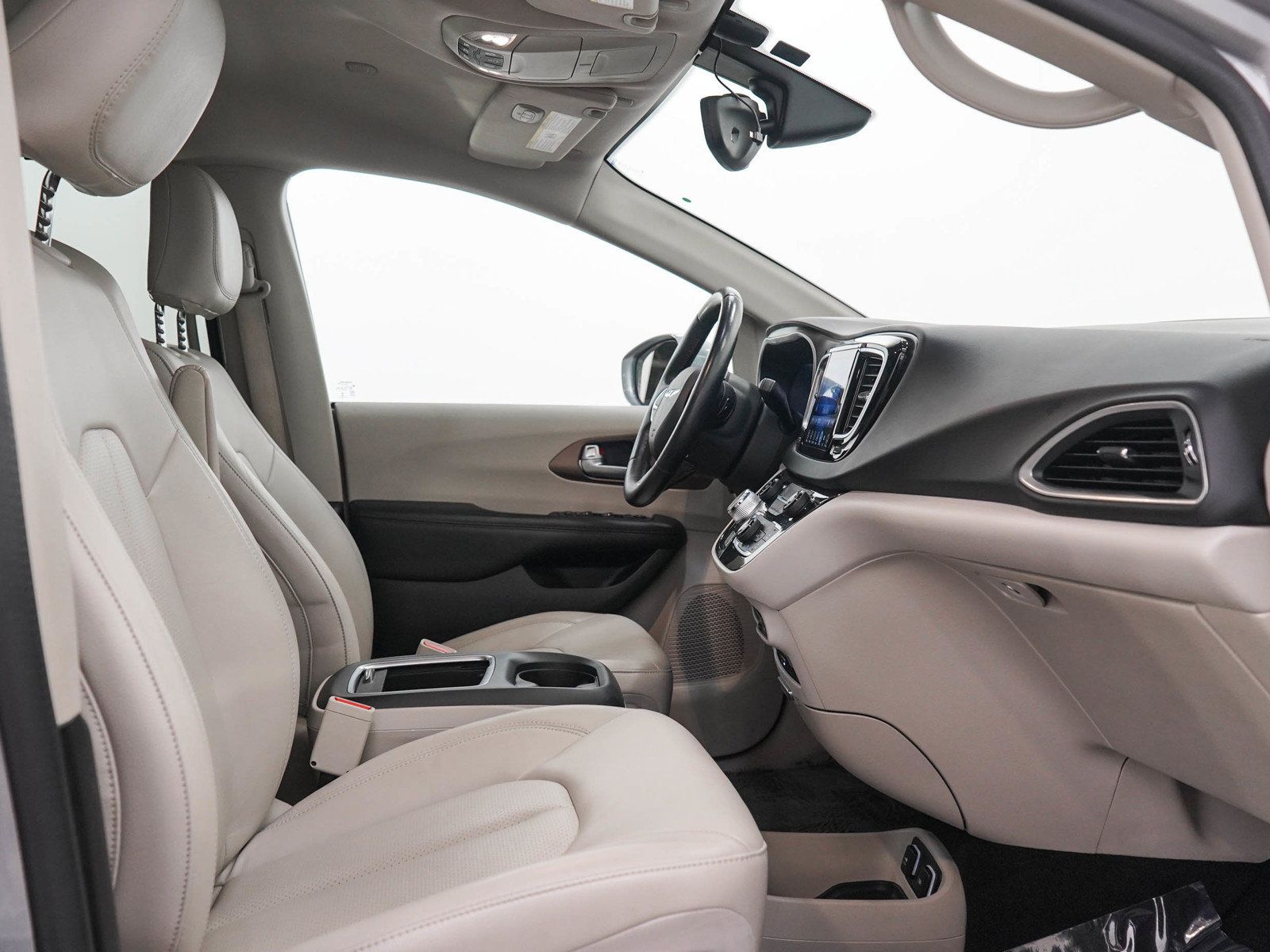 Used 2017 Chrysler Pacifica Touring-L Plus FWD image 13