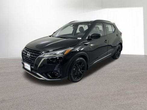 Used 2024 Nissan Kicks SR w/ SR Premium Package FWD image 2