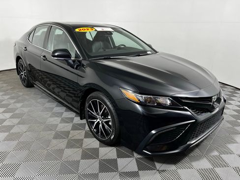 Certified 2023 Toyota Camry SE w/ Convenience Package FWD image 3