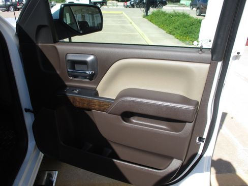 Used 2018 Chevrolet Silverado 1500 LT w/ Texas Edition image 14