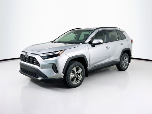 Used 2025 Toyota RAV4 XLE w/ Convenience Package FWD image 3
