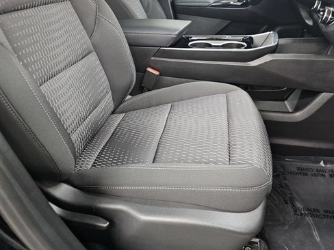 Used 2025 Chevrolet Equinox LT w/ Safety and Technology Package FWD image 21