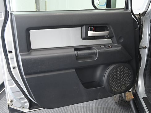 Used 2007 Toyota FJ Cruiser 4WD image 15