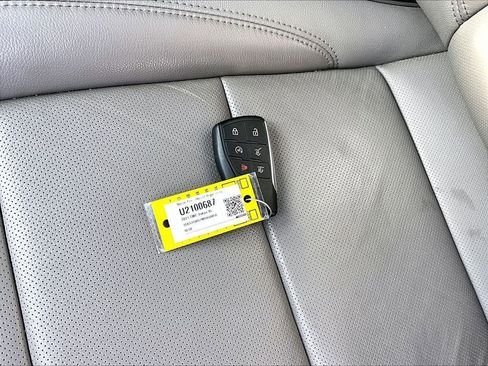 Used 2021 GMC Yukon XL SLT image 31