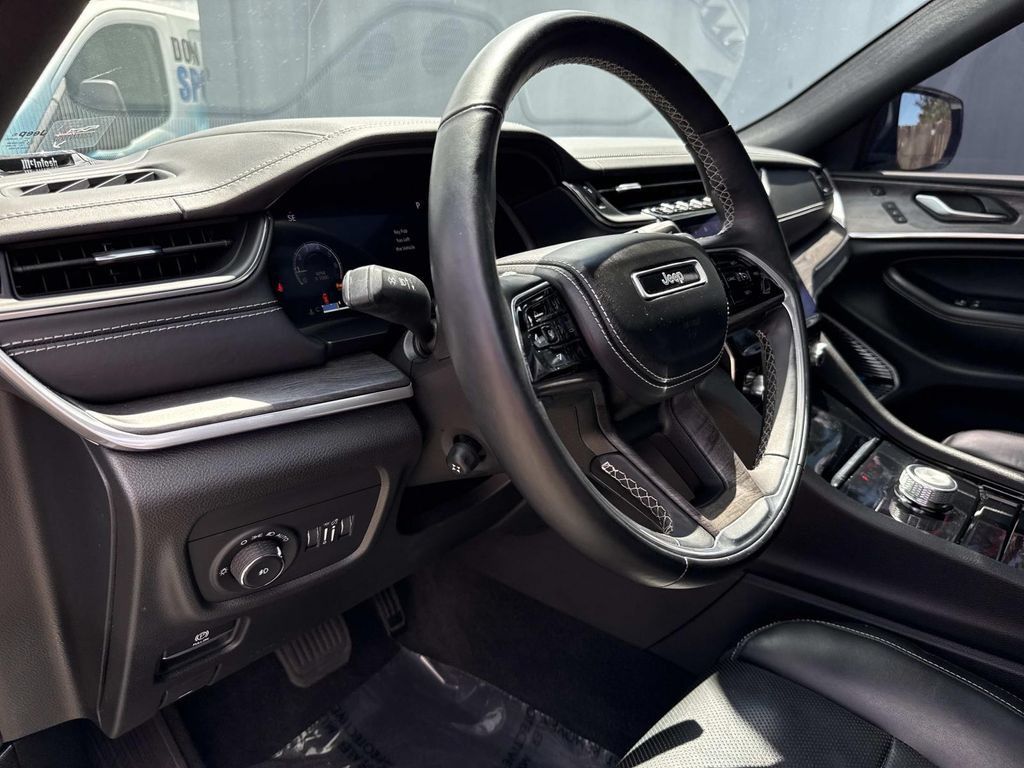 Used 2021 Jeep Grand Cherokee L Overland w/ Luxury Tech Group IV RWD image 26