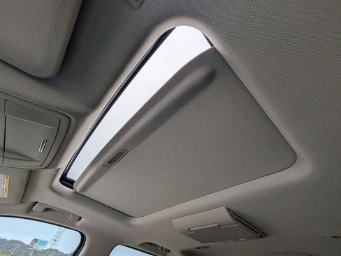 Used 2015 Chevrolet Suburban LTZ RWD image 19