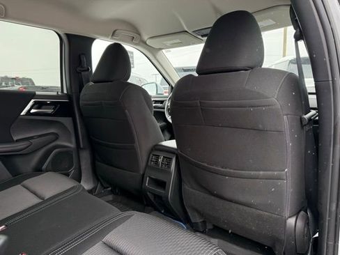 Used 2023 Mitsubishi Outlander ES image 21