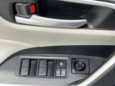 Used 2019 Toyota RAV4 XLE w/ Convenience Package image 13