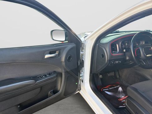 Used 2018 Dodge Charger SXT w/ Blacktop Package RWD image 11