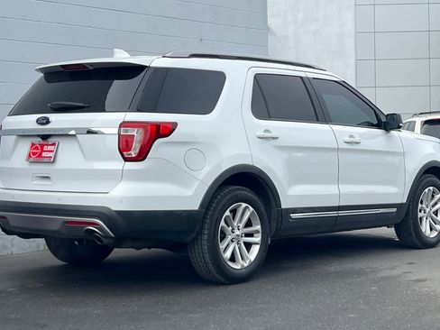 Used 2016 Ford Explorer XLT w/ Equipment Group 201A image 3