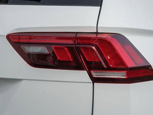 Used 2024 Volkswagen Tiguan SE image 6