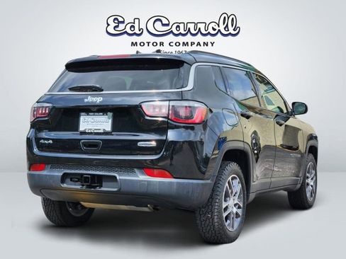Used 2018 Jeep Compass Latitude w/ Popular Equipment Group AWD/4WD image 5