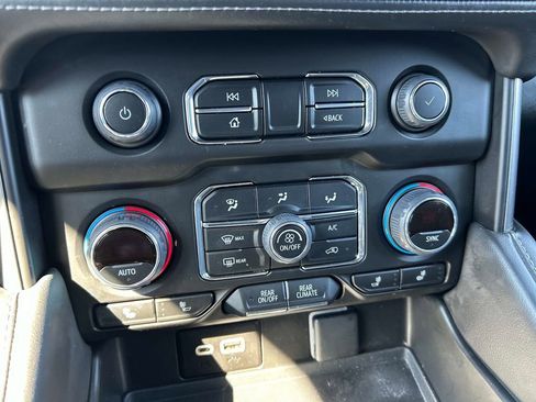 Used 2024 Chevrolet Tahoe Z71 w/ Luxury Package AWD/4WD image 33