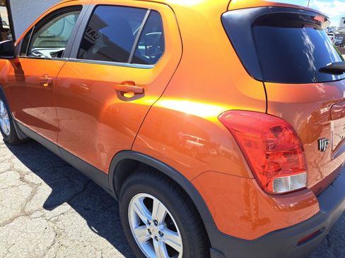 Used 2016 Chevrolet Trax LT w/ LT Sun and Sound Package FWD image 19