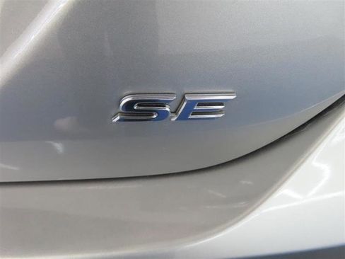 Used 2021 Toyota Camry SE image 12