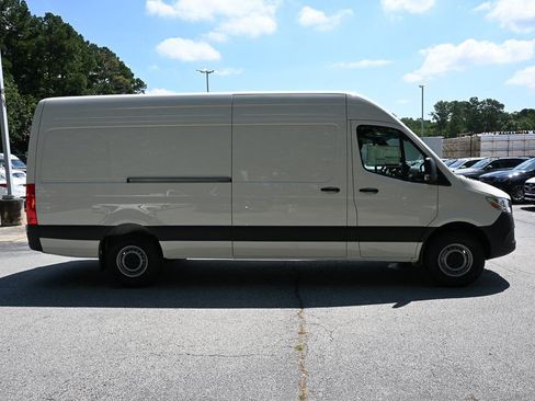 Used 2025 Mercedes-Benz Sprinter 2500 image 25