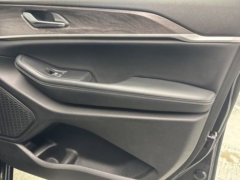 Used 2023 Jeep Grand Cherokee Limited w/ Trailer Tow Prep Group (B) image 27