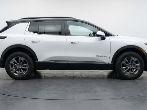 Used 2025 Chevrolet Equinox LT image 11