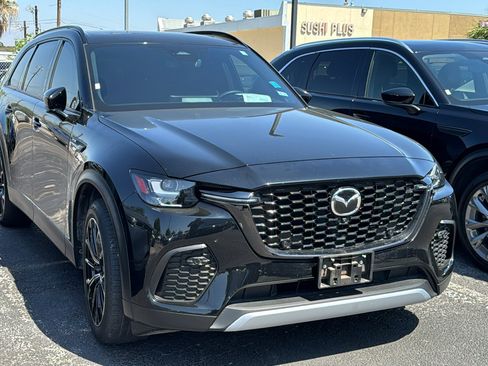 Used 2025 MAZDA MAZDA3 Hatchback w/ Appearance Package image 2