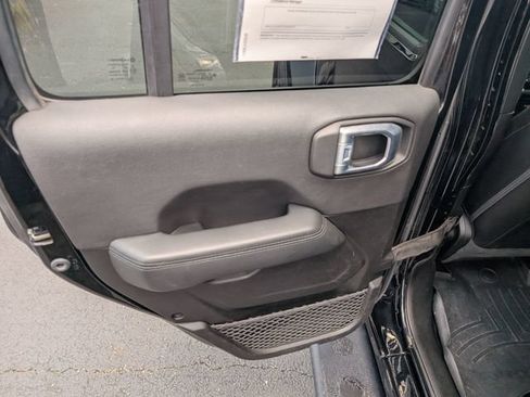 Used 2021 Jeep Wrangler Unlimited Sahara AWD/4WD image 11