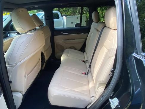 Used 2024 Jeep Grand Cherokee Limited AWD/4WD image 9