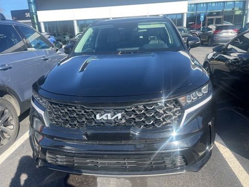 Certified 2023 Kia Sorento S w/ Panoramic Sunroof Package image 2