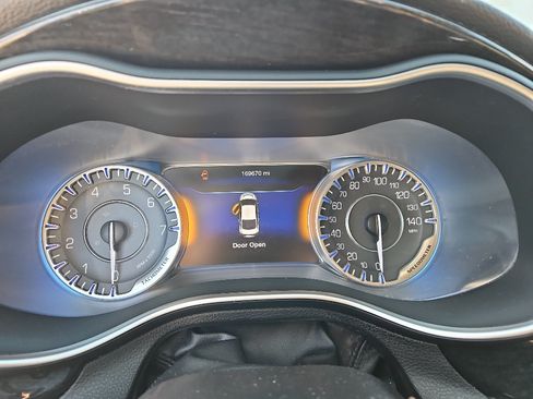 Used 2015 Chrysler 200 C FWD image 9
