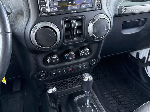 Used 2018 Jeep Wrangler Unlimited Sport image 17