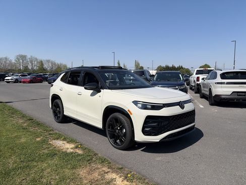 New 2026 Volkswagen Tiguan SE R-Line AWD/4WD image 3