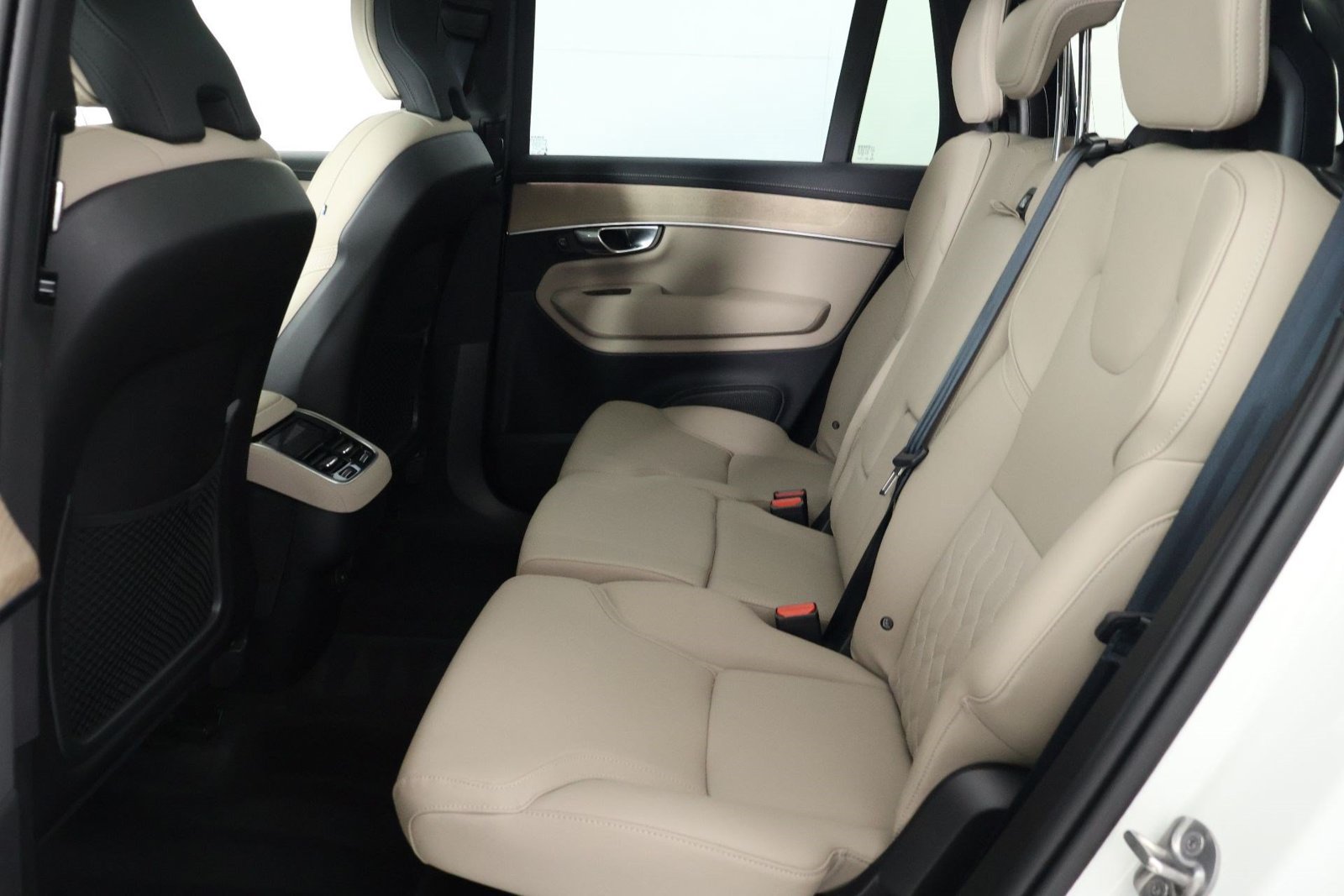 Used 2026 Volvo XC90 B6 Plus AWD/4WD image 32