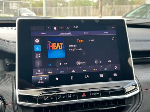 Used 2025 Jeep Compass Trailhawk image 34