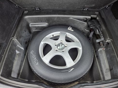 Used 2023 Jeep Grand Cherokee Overland RWD image 28