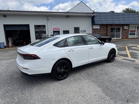 Used 2025 Honda Accord SE image 9