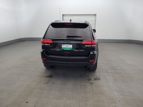 Used 2019 Jeep Grand Cherokee Laredo AWD/4WD image 7