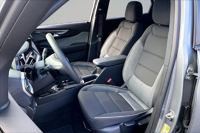 Used 2025 Chevrolet TrailBlazer LT AWD/4WD image 19