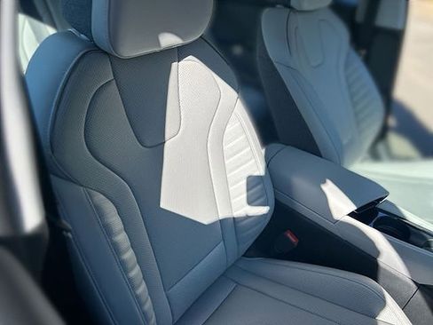 New 2025 Hyundai Elantra Limited image 21