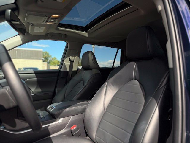 Used 2023 Toyota Highlander XLE AWD/4WD image 17