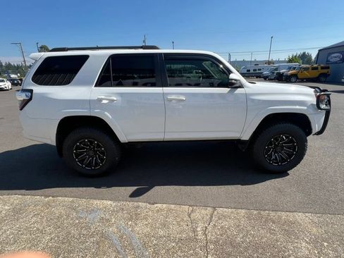 Used 2018 Toyota 4Runner SR5 Premium AWD/4WD image 6