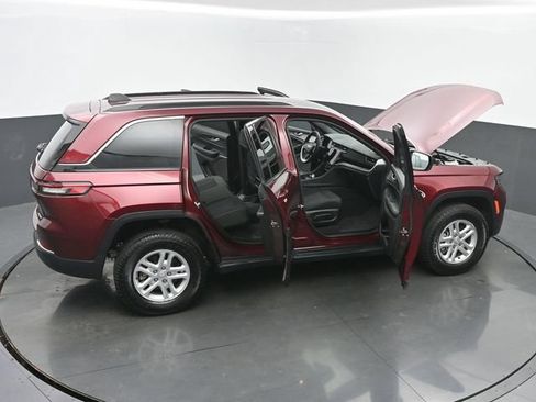 Used 2024 Jeep Grand Cherokee Laredo AWD/4WD image 63