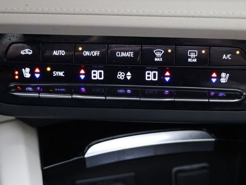 Used 2023 Buick Envision Avenir image 24