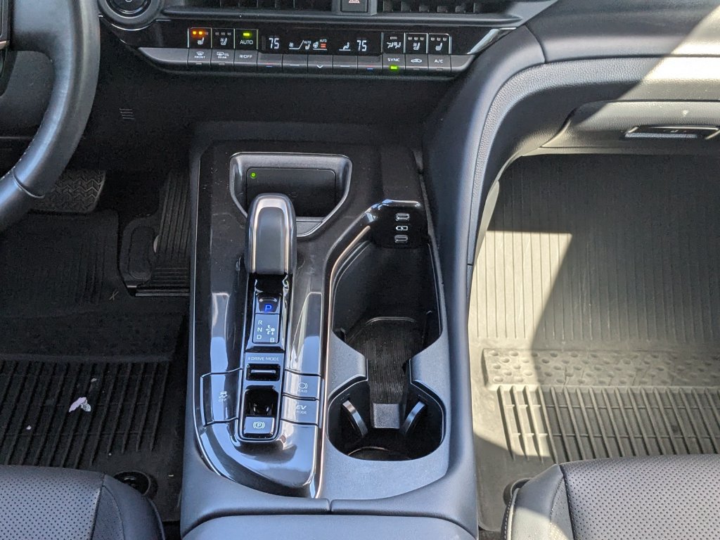 Certified 2025 Toyota Crown AWD/4WD image 18