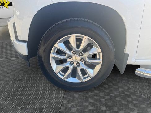 Used 2020 Chevrolet Silverado 1500 Custom w/ Custom Value Package image 14