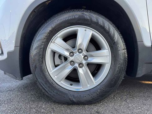 Used 2020 Chevrolet Trax LT w/ LT Convenience Package image 9