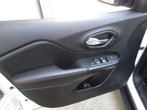 Used 2022 Jeep Cherokee Trailhawk w/ Premium Leather Package AWD/4WD image 22
