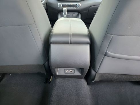 Used 2025 Nissan Altima 2.5 SV FWD image 8