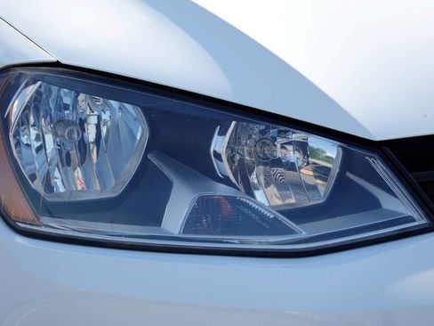 Used 2015 Volkswagen Golf TDI S FWD image 39
