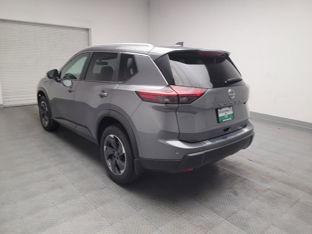 Used 2025 Nissan Rogue SV w/ SV Premium Package FWD image 5