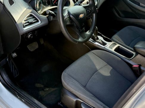 Used 2018 Chevrolet Cruze LT w/ RS Package image 12