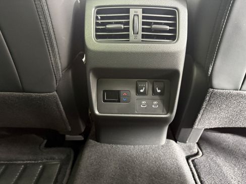 Used 2026 Nissan Rogue Platinum w/ Platinum Premium Package AWD/4WD image 15