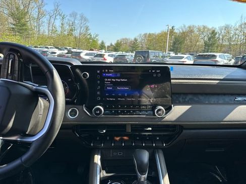 Used 2025 Chevrolet Colorado ZR2 w/ Technology Package AWD/4WD image 23